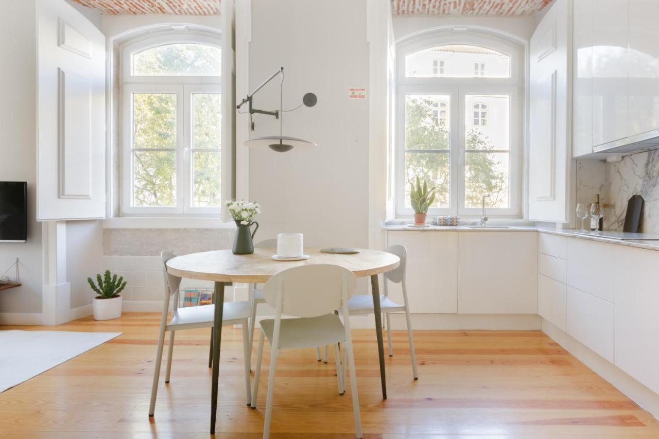 Update Urban Chic Flat In 19Th Century Building 2 Bedrooms & 2 Bathrooms & Ac Central Alfama District Lisboa Exterior foto