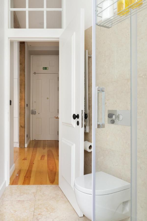 Update Urban Chic Flat In 19Th Century Building 2 Bedrooms & 2 Bathrooms & Ac Central Alfama District Lisboa Exterior foto